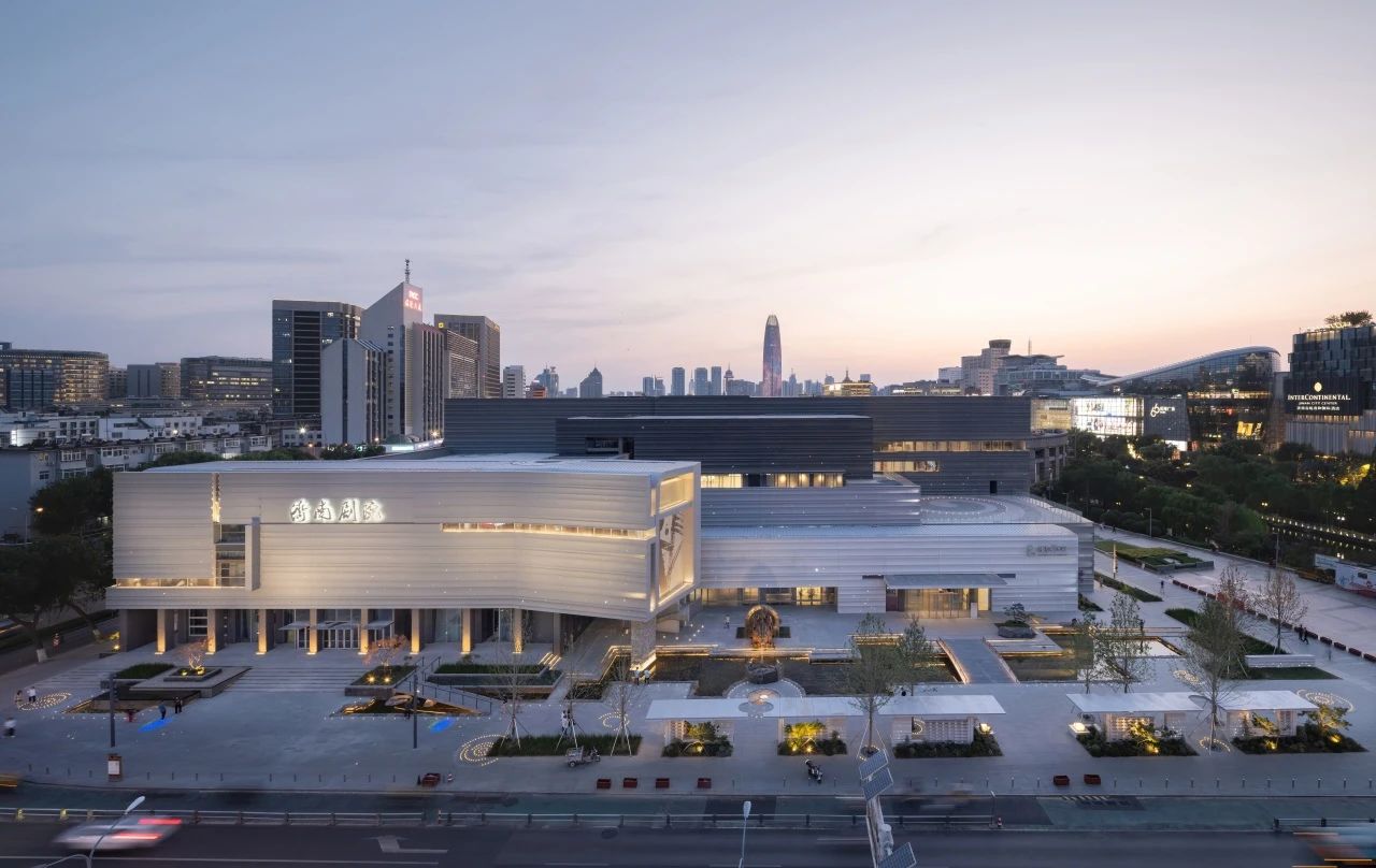 中演院線(xiàn)直營(yíng)劇院再落一子，濟(jì)南劇院?jiǎn)?dòng)多元商業(yè)運(yùn)營(yíng)新模式